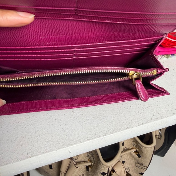 Prada Wallet - Picture 4 of 4